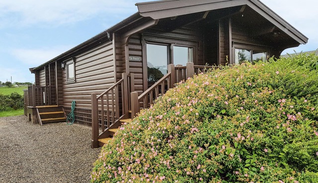 TY PREN, pet friendly, country holiday cottage in St Davids