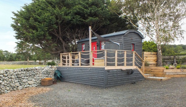 Ty'r Bugail Shepherds Hut