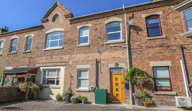 TY'R ORSAF, family friendly, with a garden in Builth Wells