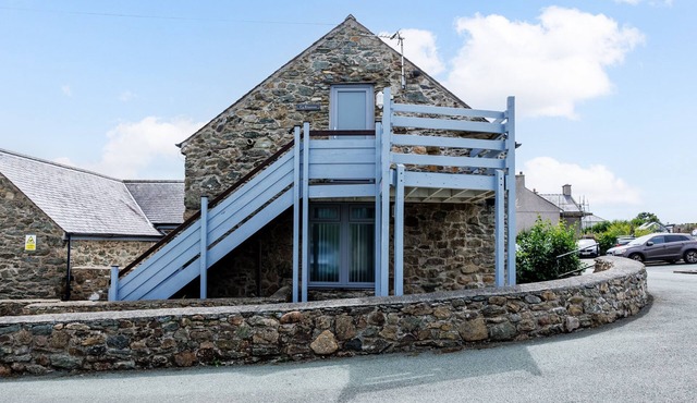 Ty Rhiannon: 1‑Bed First-Floor Apartment in Aberffraw | Managed by Anglesey Holiday Lettings