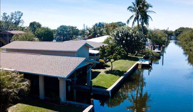 Ty's Canal Cottage