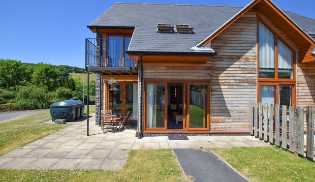 Ty Talcen - Three Bedroom House, Sleeps 6