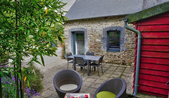 Ty vorn house with terrace and private garden located on the farm for 4 people