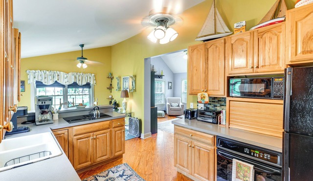 Tyaskin Retreat w/Deck - Across From the Water!