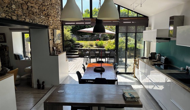 TYCHA-home with character, walking distance to beaches, high-speed WIFI