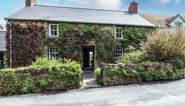 TYDDYN BACH, family friendly in Newport, Pembrokeshire