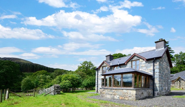 Tyddyn Bwlch - Three Bedroom House, Sleeps 8