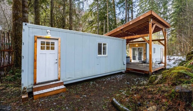Tye River Container Cabin - Skier's Retreat