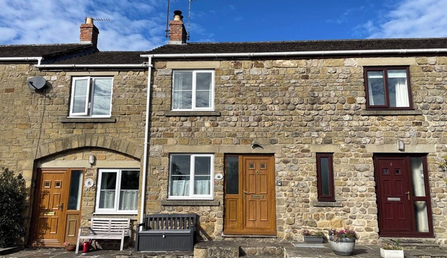 TYG COTTAGE, pet friendly, with open fire in Grewelthorpe