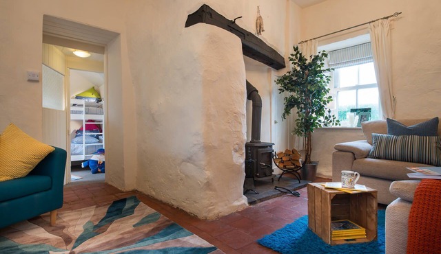 Tyn Lon: 2‑Bed Fisherman's Cottage Sleeping 4 in Rhosneigr | Managed by Anglesey Holiday Lettings