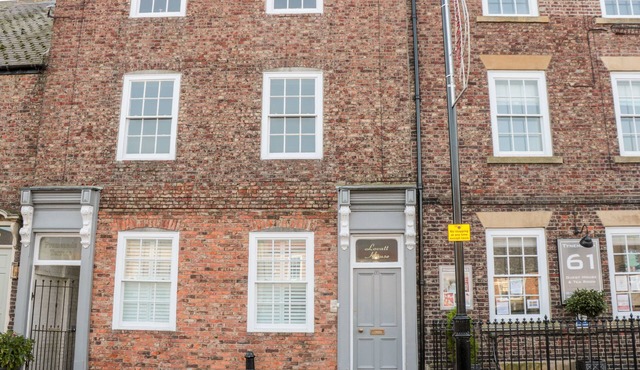 TYNEMOUTH VILLAGE PENTHOUSE, family friendly in Tynemouth