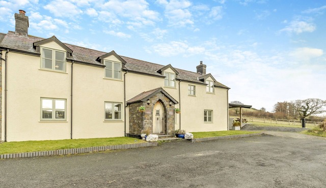 Tynrhyd Farmhouse - Five Bedroom House, Sleeps 11