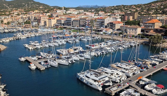 Type 2 apartment any amenities in a residence near the beaches in Propriano