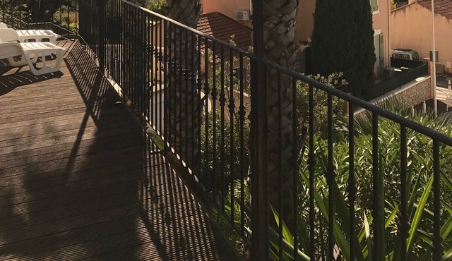 Type 2 in one of the most beautiful residences in Carry le Rouet near the sea and shops