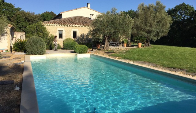 Typical villa in Uzège for 12 people Air-conditioned barbecue and swimming pool