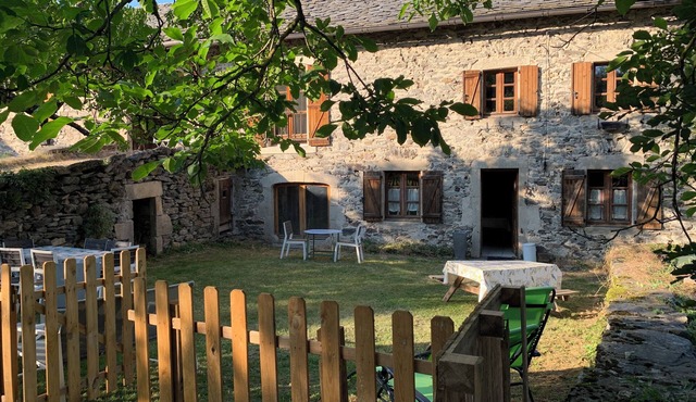 Typical 2-star Auvergne house Domaine Au Vert Gna ! Gite PIDGIER