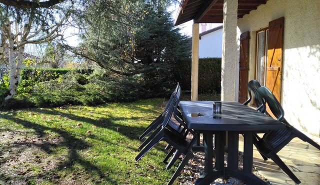 Typical 5/7pers house in the countryside with swimming pool and fishing lake