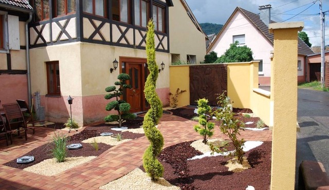 Typical Alsatian house in the heart of the vineyards and at the foot of the mountains