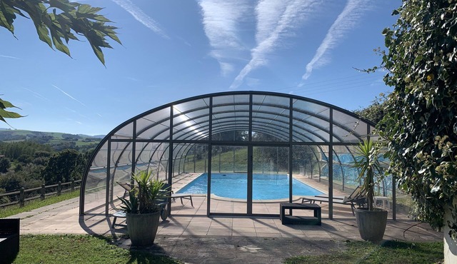 Typical Basque villa, covered pool, quiet location with breathtaking views