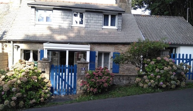Typical Breton house 20 minutes from the Pink Granite Coast