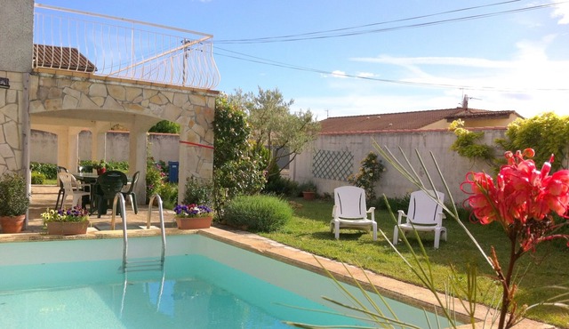 Typical Camargue atmosphere: sun, calm, deep swimming pool, independence