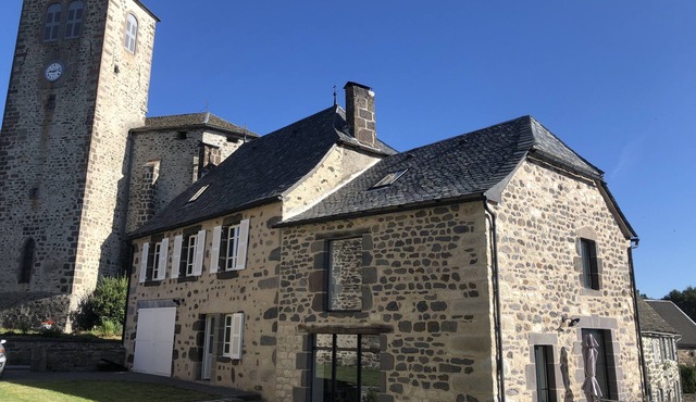 Typical Cantal house in pretty village at 1000m altitude! Comfort/cosy