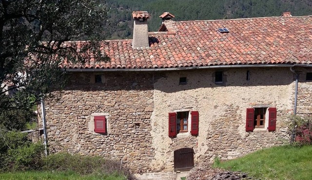 Typical Cevennes house for people with mountain view