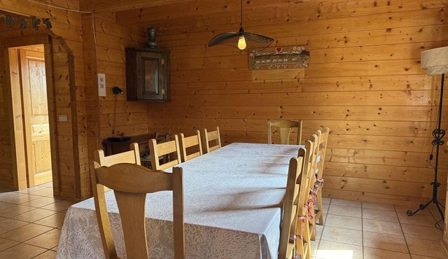 Typical Chalet 5 Bedrooms for 10 People with Wi-Fi and Terrace