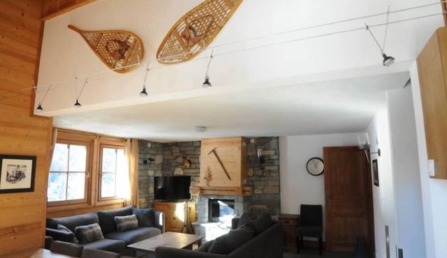 Typical chalet, combining the charm of wood and stone, overlooking the Isère river