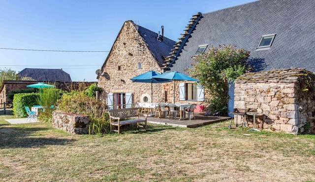 Typical Corrèze barn in stone in a preserved nature