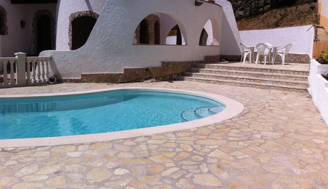 Typical Costa Brava villa with 4 bedrooms and 3 bathrooms, swimming pool and sea view