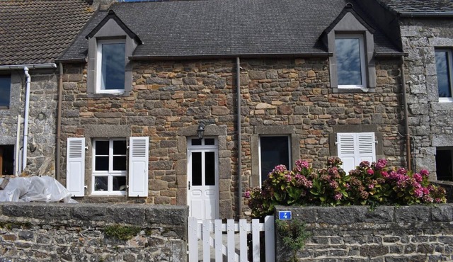 Typical Cotentin house with courtyard and garden!