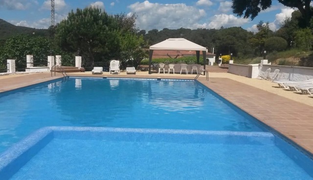 Typical Catalan farmhouse. COSTA BRAVA entrance with private pool, garden and barbecue