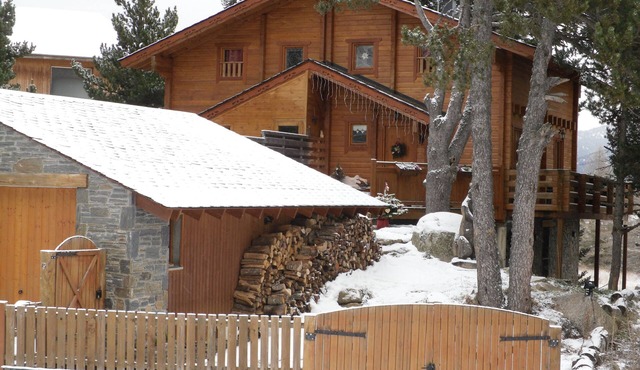 Typical Scandinavian chalet CAUTERETS center, close to ski lift