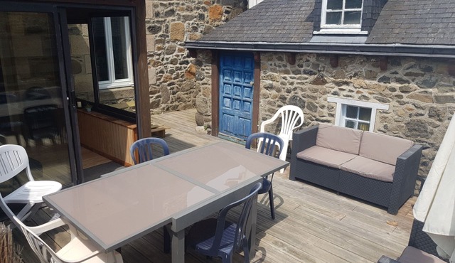 Typical house for 6 people, quiet location 1km from the beach