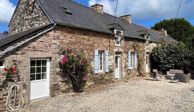 Typical house, Cap Fréhel, 5 km from sandy beaches, enclosed garden, barbecue