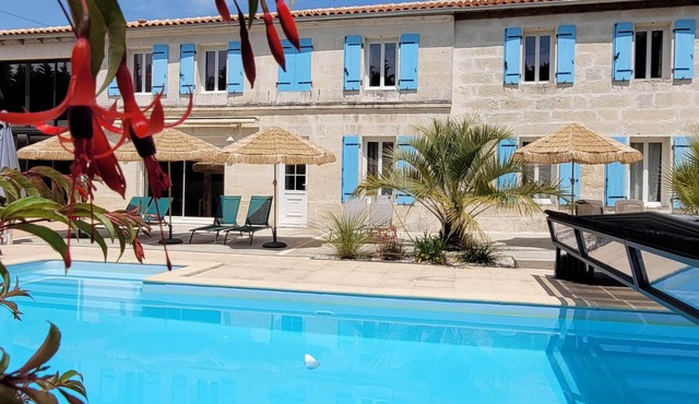 Typical house with pool and garden, quiet parking - Saintes Les Cuves