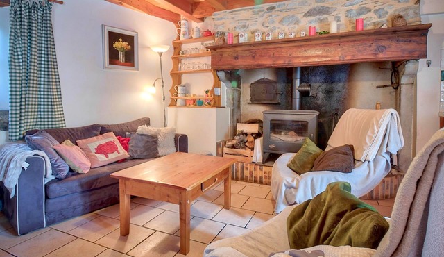 Typical House with Stunning Views – 5 Minutes from Saint-Lary