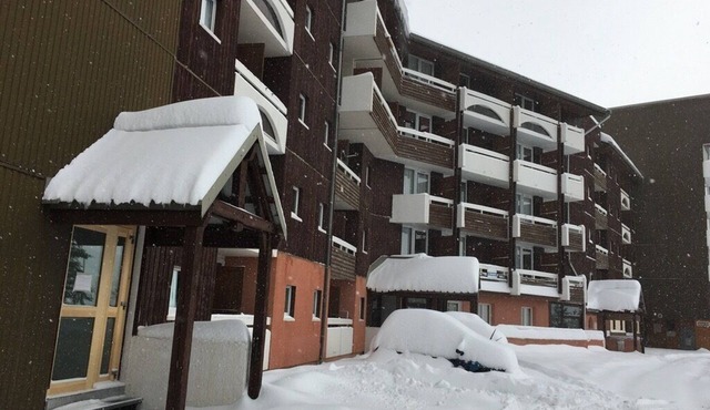 Typical mountain apartment 4 people back skiing in quiet residence
