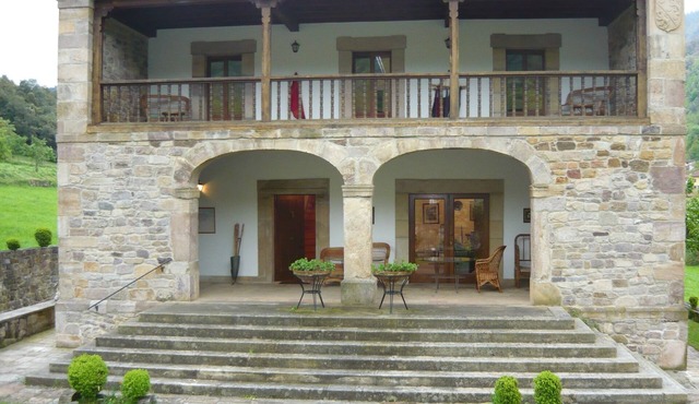 TYPICAL MOUNTAIN HOUSE IN PICOS DE EUROPA (POTES) WITH PRIVATE GARDEN