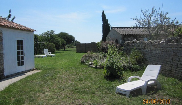 TYPICAL OLERONNAISE IN STONE OF COAST