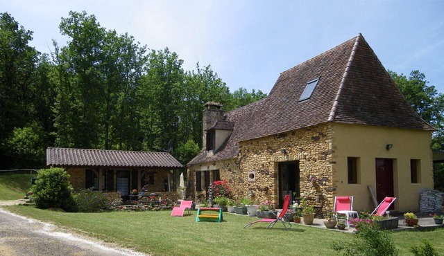 Typical Périgord house in visible stones in a quiet 3 star