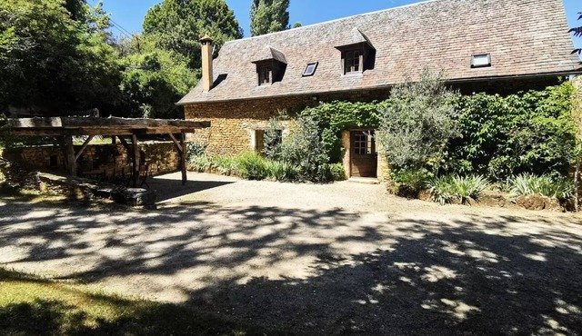 Typical Périgord Noir character house sleeps 9