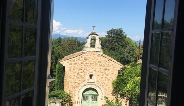 Typical “Provencal family house“ in a quiet village with swimming pool