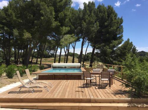 typical provencal farm in an exceptional natural site, the alpilles park - 8 people.