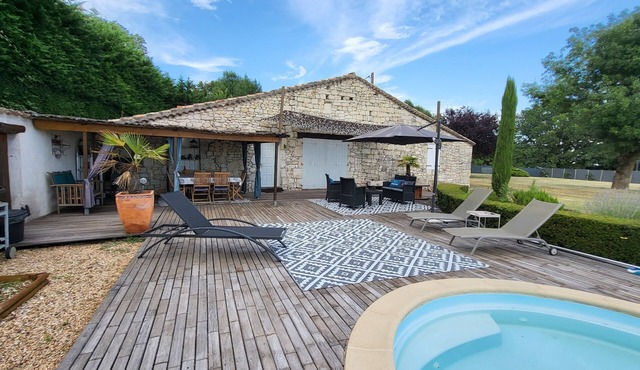 Typical Quercy single storey house, with heated pool