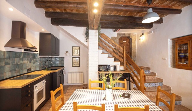 Typical rural house in the center of Murillo with charm and tranquility.