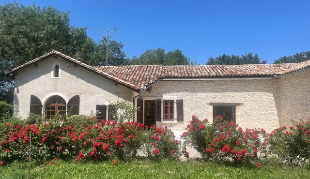 Typical South West countryside house set in a park, 2 terraces.