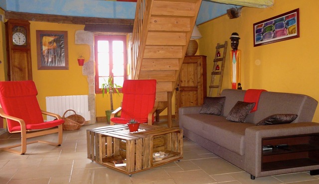 TYPICAL STONE HOUSE 4 TO 6 PERS SWIMMING POOL AND JACUZZI, NEAR CAHORS AND MONTCUQ
