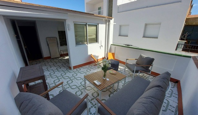 Typical village house in the center of L'escala 2 steps from the beach